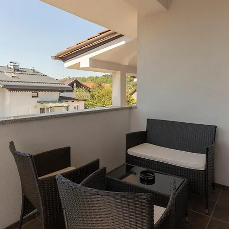 Frida's Place Apartment *